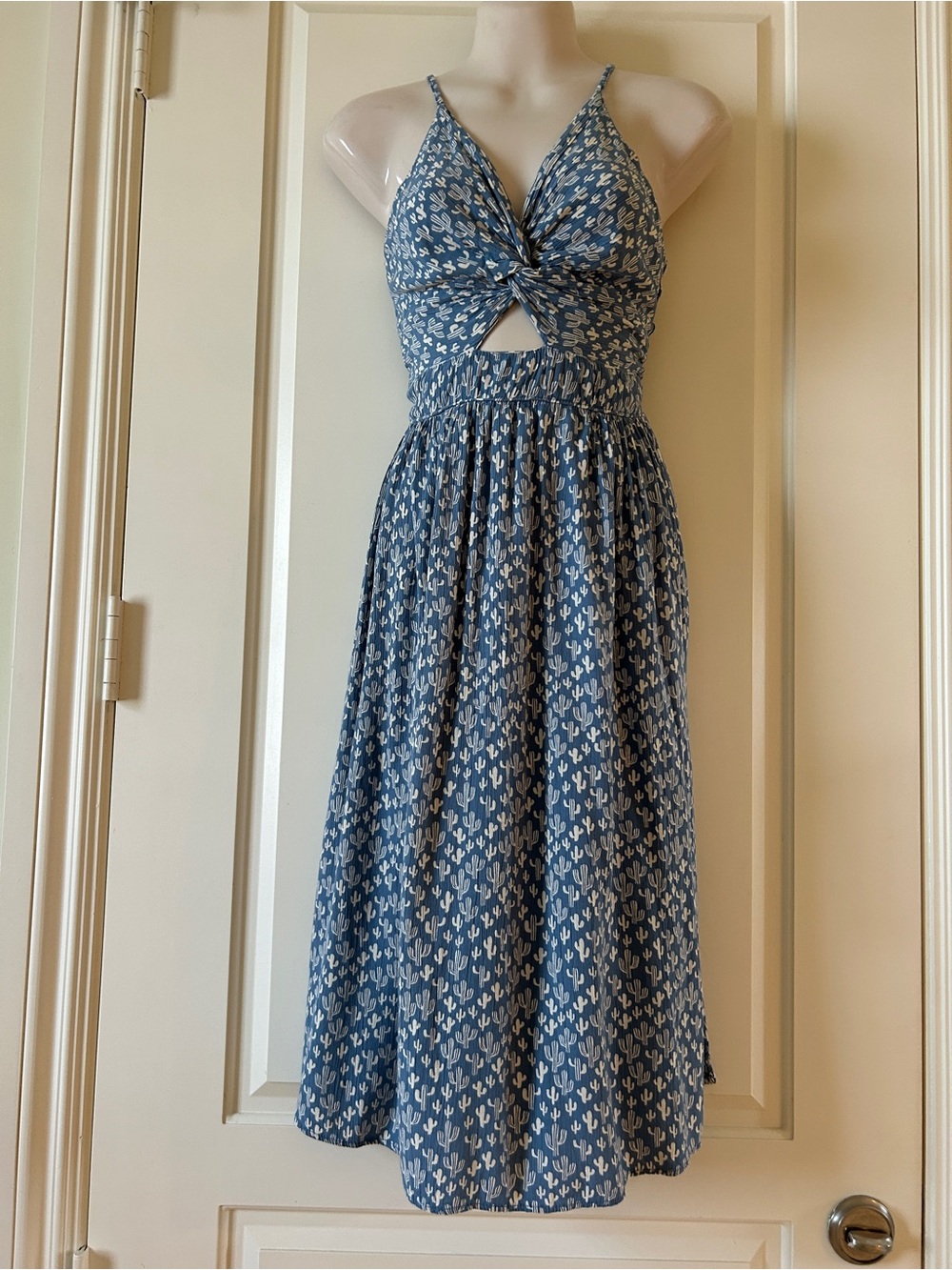 ANGIE Beautiful White On Blue Cactus Print Twist-Front Midi Dress Size L, NWOT